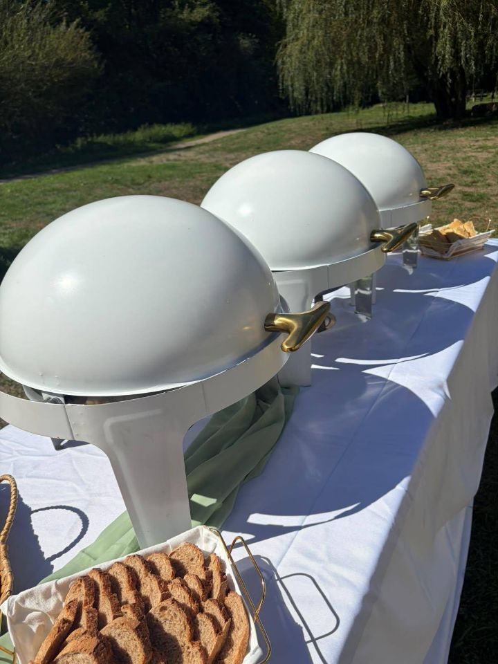 Chauffe-plats prêts pour le service